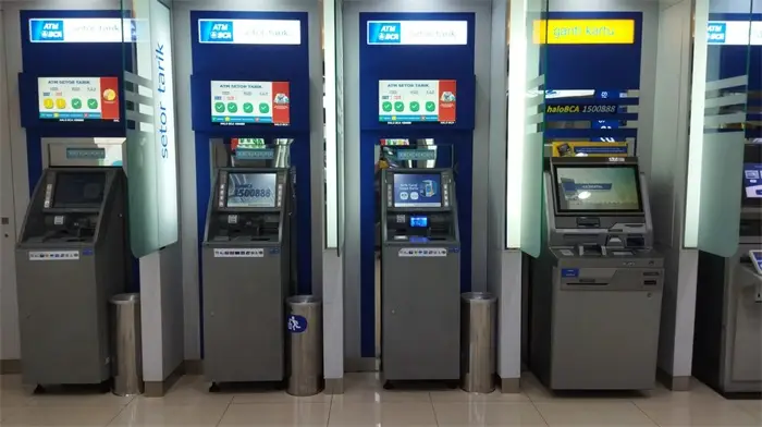 How does the bank self-service machine lock M5 help banks accelerate intelligent transformation?