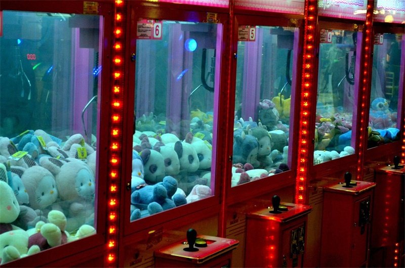 Which type of cam lock is best for claw machines?